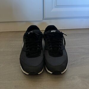 Nike Men's Black and White Sneakers